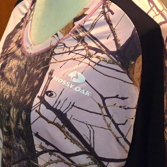 Mossy Oak Breakup Infinity Long Sleeve Camo Tee Pink and Black V-neck Women's XL - Picture 5 of 11